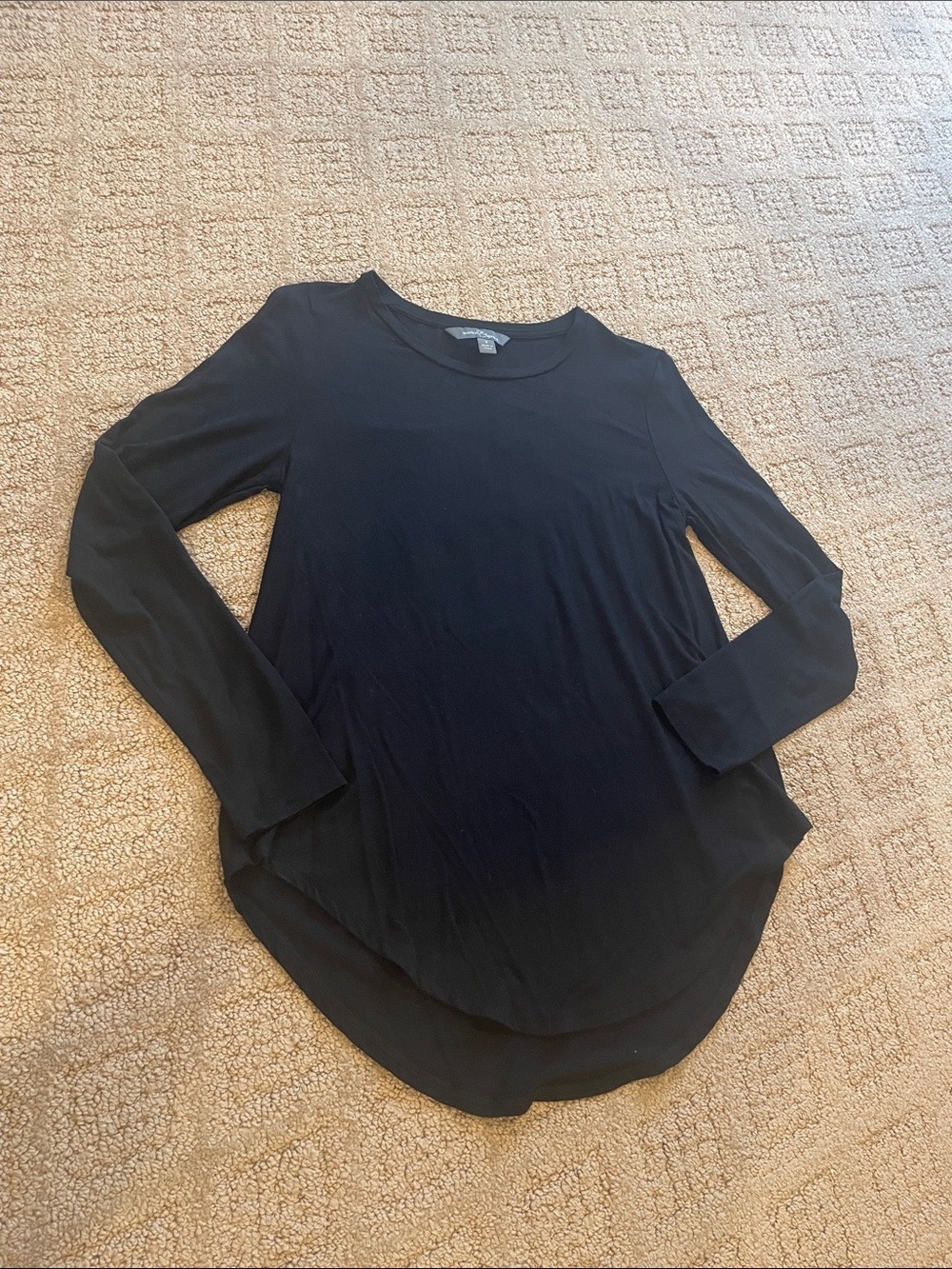 Market & Spruce Black Long Sleeve Rounded Hem Tee